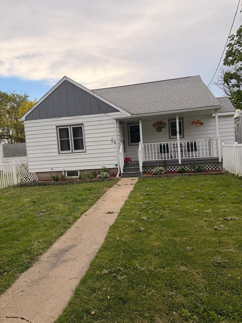 204 3rd St, Lyle, MN 55953