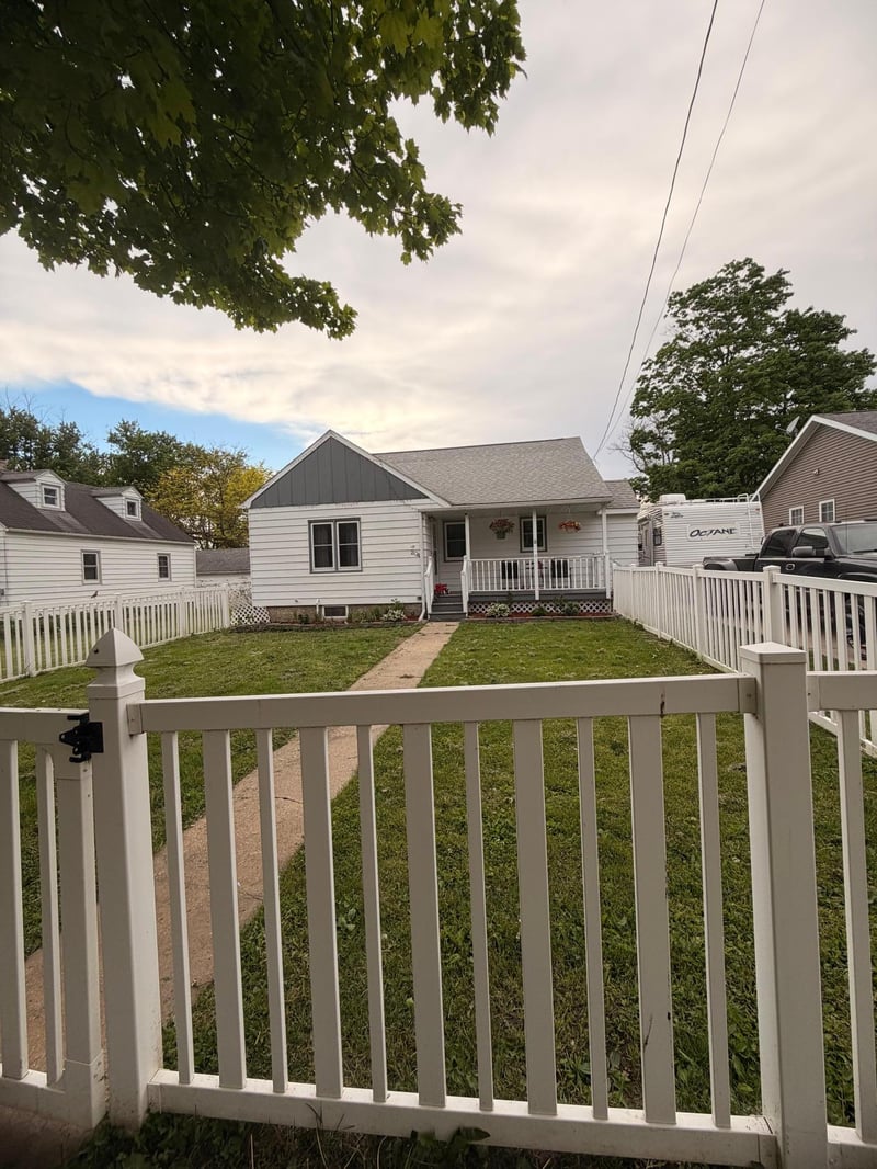 204 3rd St, Lyle, MN 55953