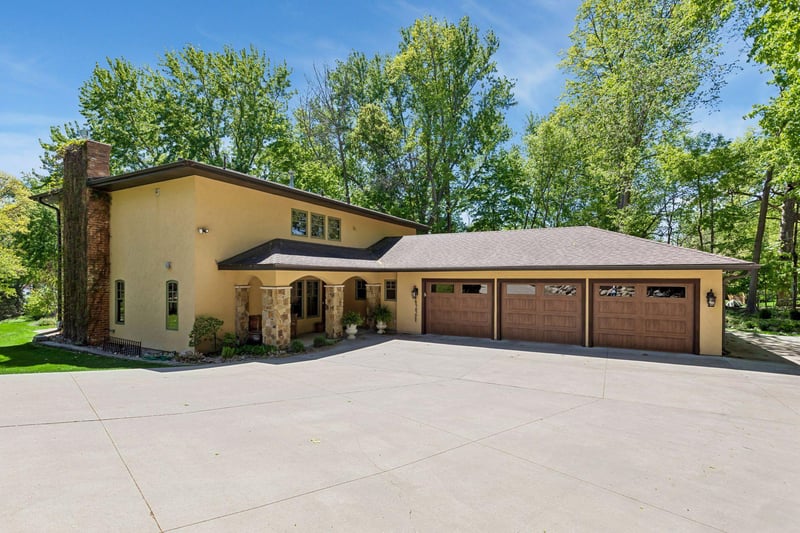 6220 Barberry Cir, Excelsior, MN 55331