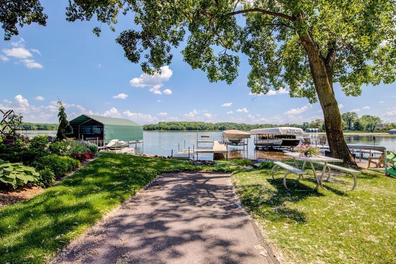 6220 Barberry Cir, Excelsior, MN 55331