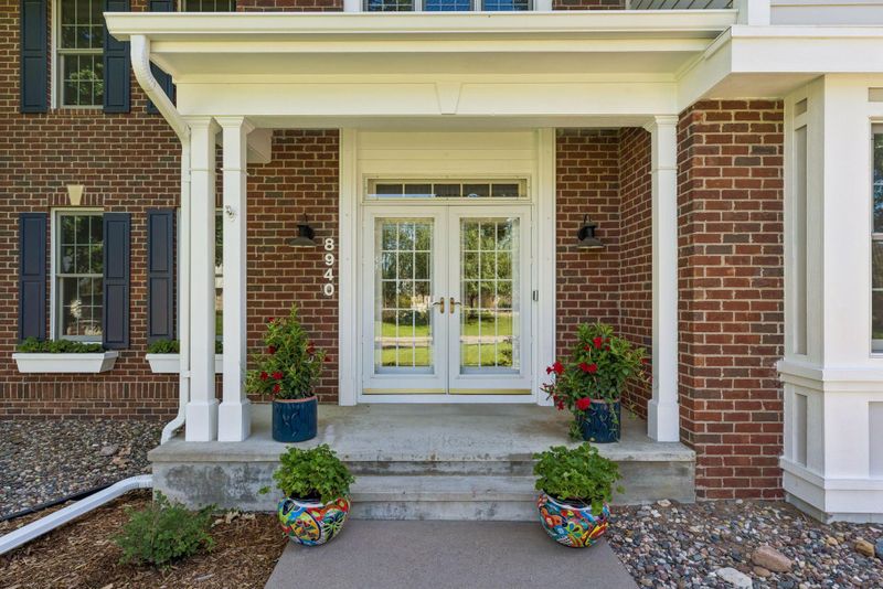 8940 Highview Ln, Woodbury, MN 55125