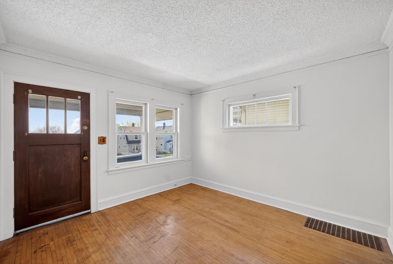 2711 W 9th St, Duluth, MN 55806