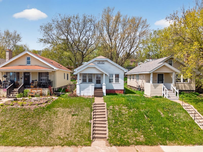 2711 W 9th St, Duluth, MN 55806