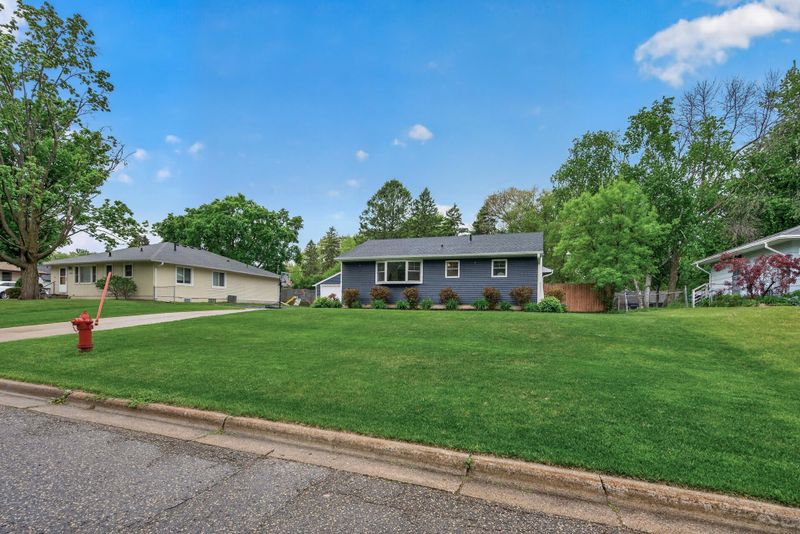 1164 Grospoint Ave N, Oakdale, MN 55128