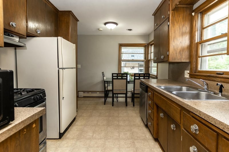 1751 Larpenteur Ave E, Maplewood, MN 55109