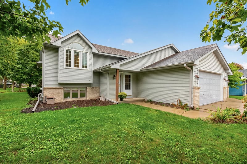 135 Obrien Pw, Belle Plaine, MN 56011