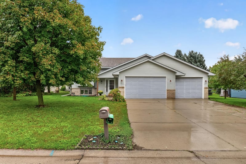 135 Obrien Pw, Belle Plaine, MN 56011