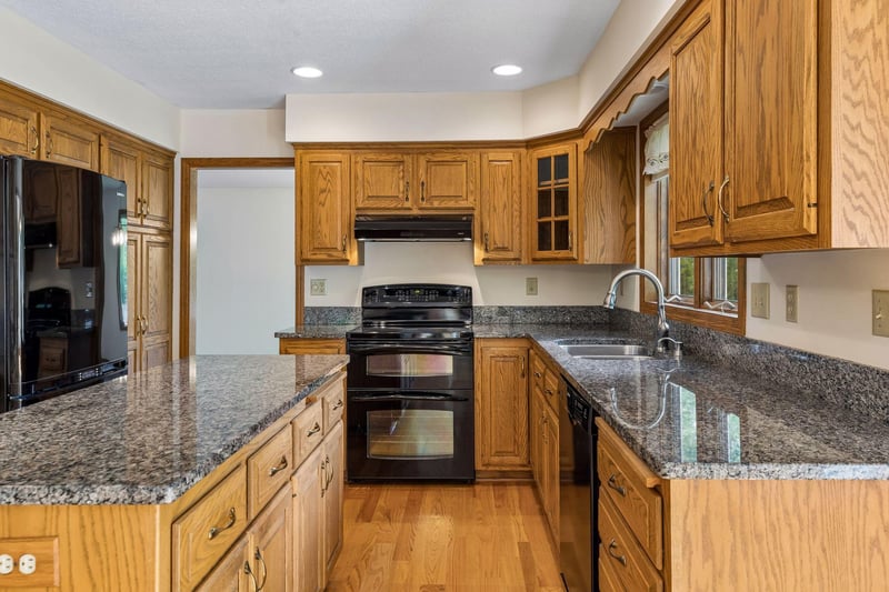 1933 Charlton St, West Saint Paul, MN 55118