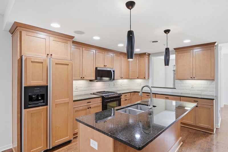 635 Willoughby Way W, Minnetonka, MN 55305