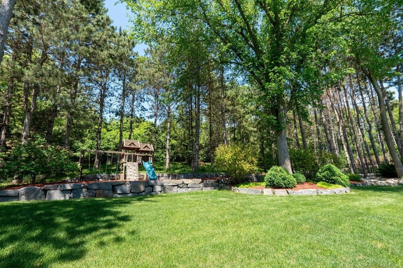 15622 Michele Ln, Eden Prairie, MN 55346
