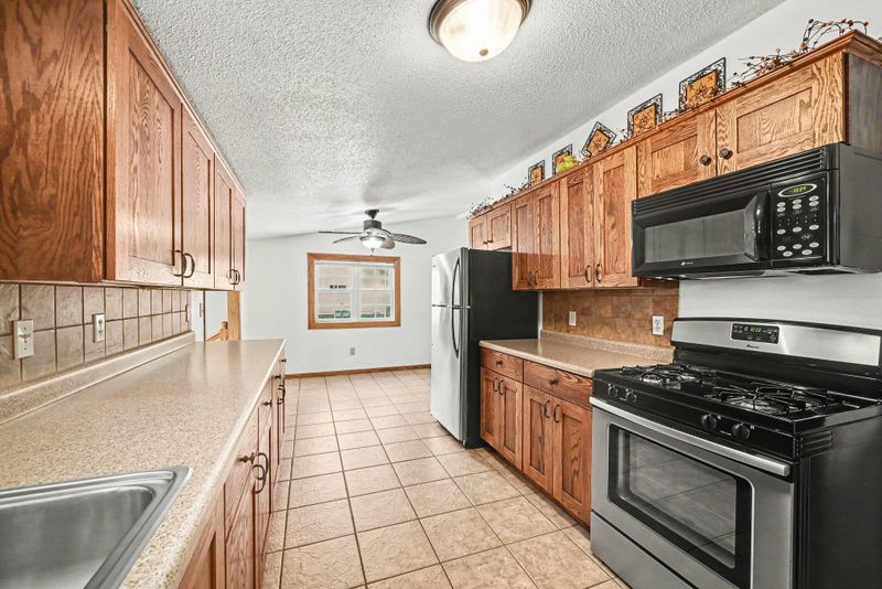 321 N State Ave, Le Center, MN 56057