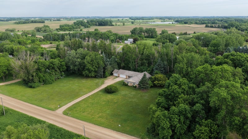 3172 15th Ave NW, Willmar, MN 56201