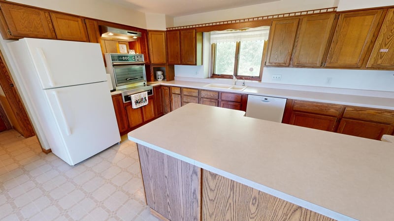 3172 15th Ave NW, Willmar, MN 56201