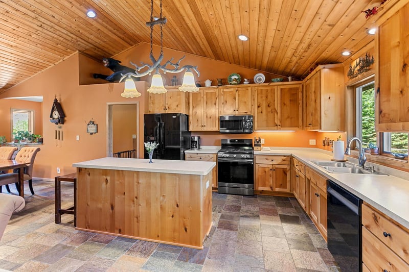 7135 Camp 3 Rd NE, Columbus, MN 55025