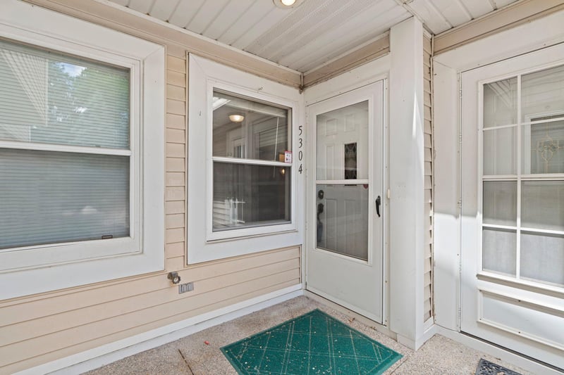 5304 Highpointe Ter, Bloomington, MN 55437