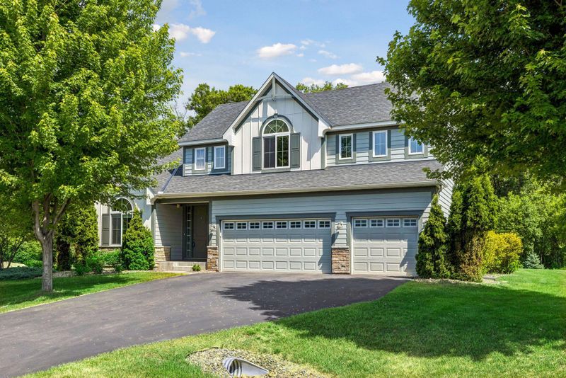6 Cunningham Rd, North Oaks, MN 55127