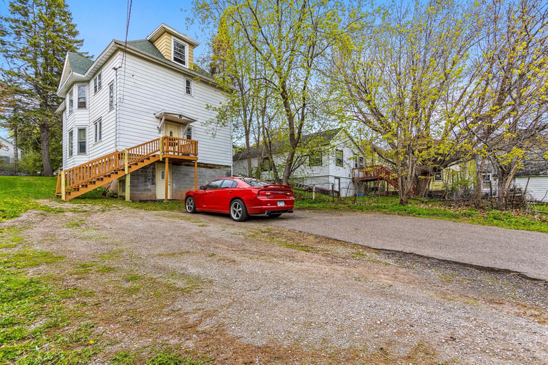 1122 E 5th St, Duluth, MN 55805