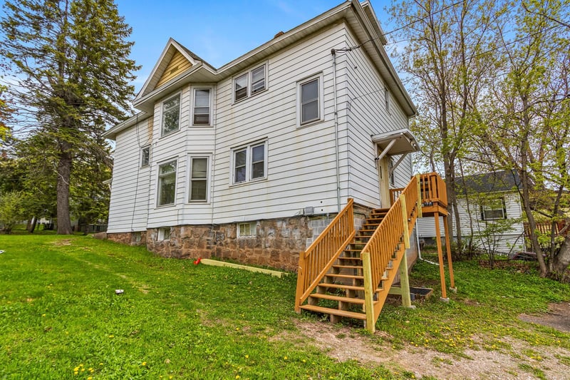 1122 E 5th St, Duluth, MN 55805