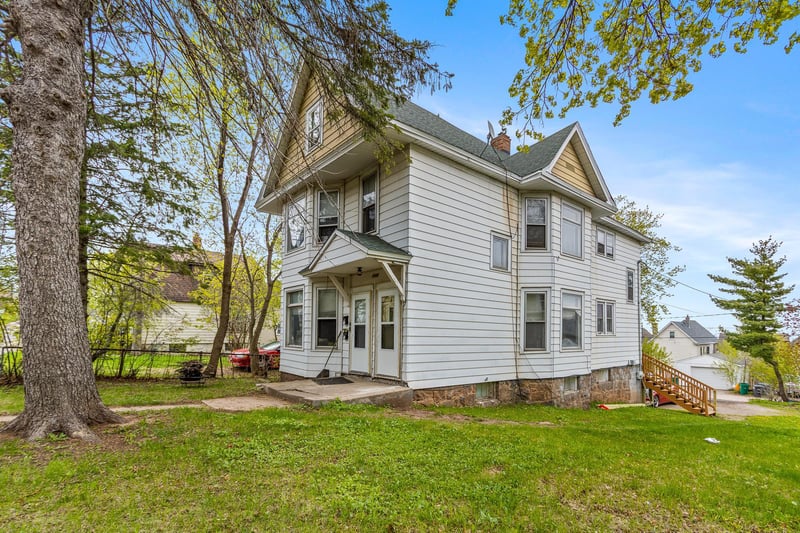 1122 E 5th St, Duluth, MN 55805