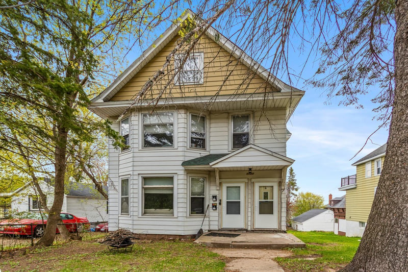 1122 E 5th St, Duluth, MN 55805