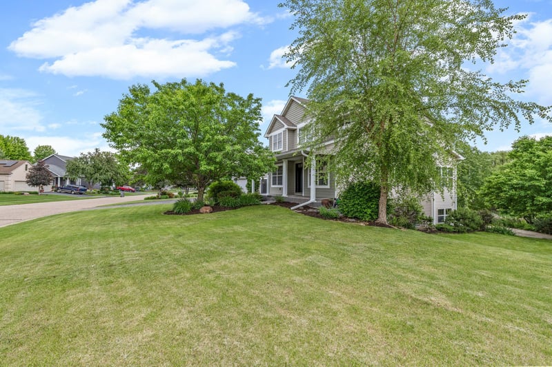618 Tupelo Way, Chaska, MN 55318