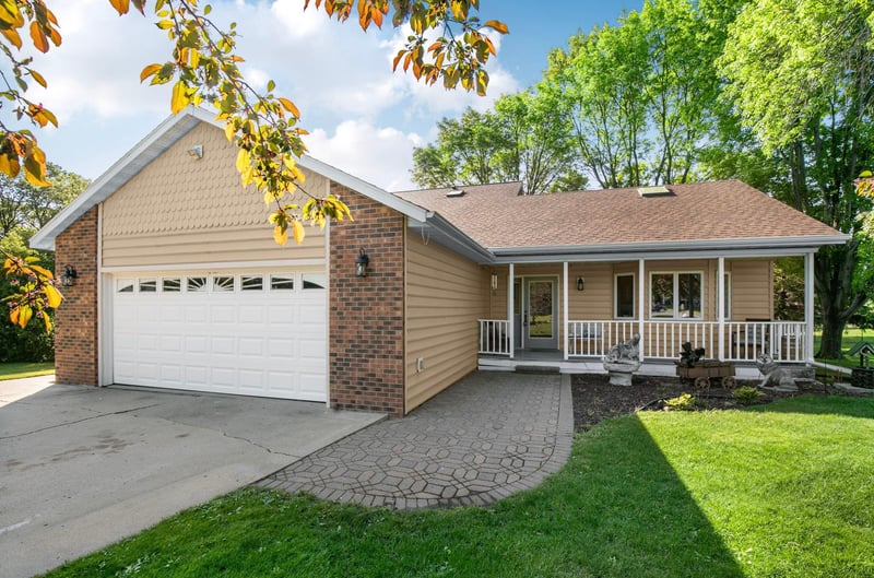 404 7th St NE, Melrose, MN 56352