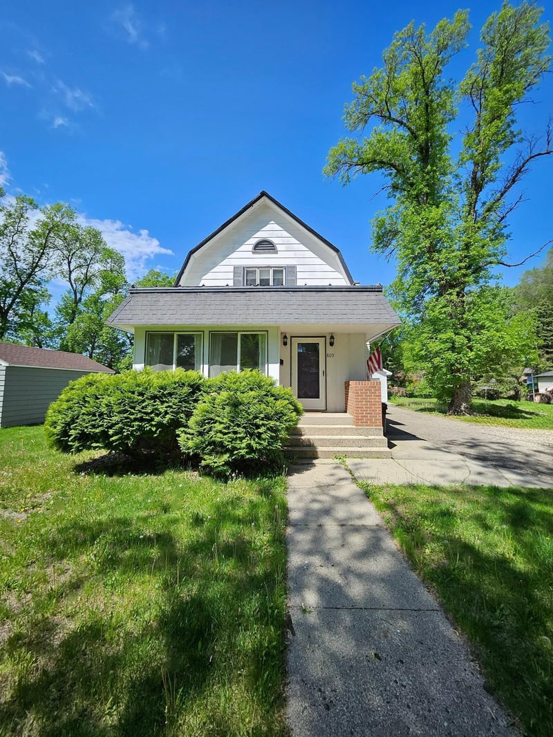 809 Park Ave, Morris, MN 56267