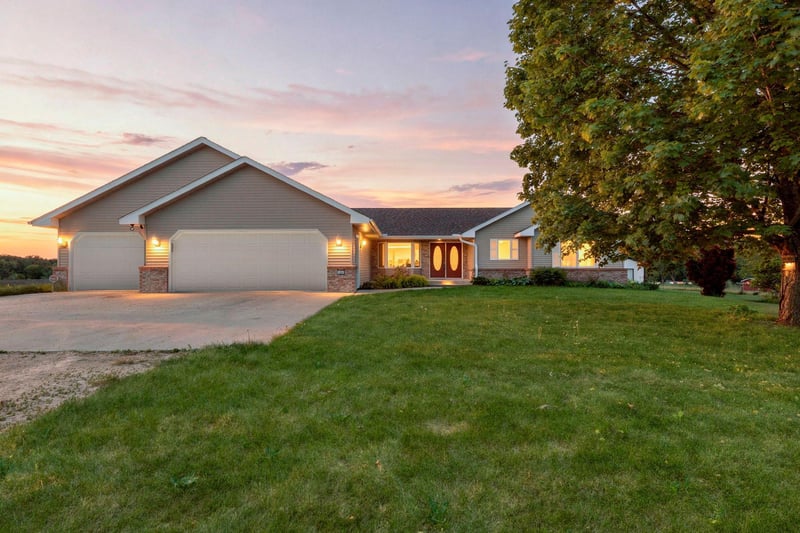 440 Kuntz Dr, Independence, MN 55359