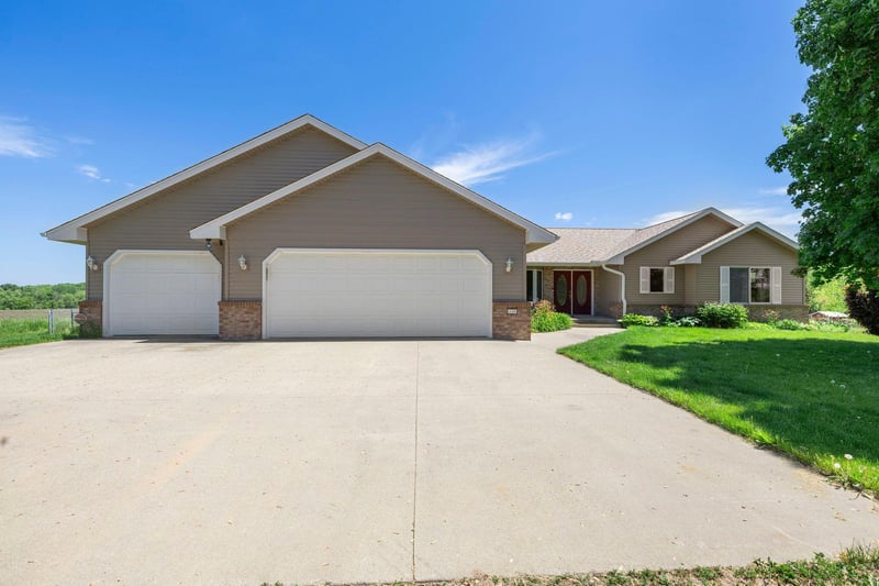 440 Kuntz Dr, Independence, MN 55359