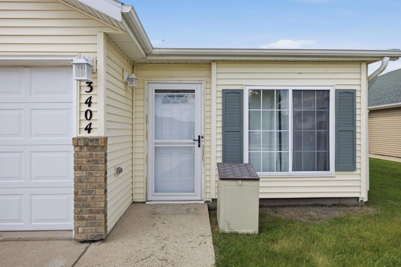 3404 38th St S, Moorhead, MN 56560