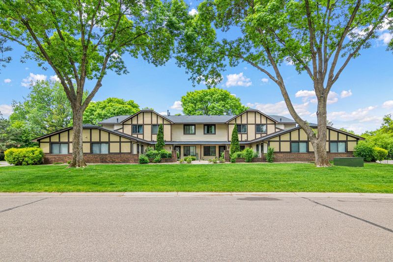 5961 Dellwood Ave, Shoreview, MN 55126