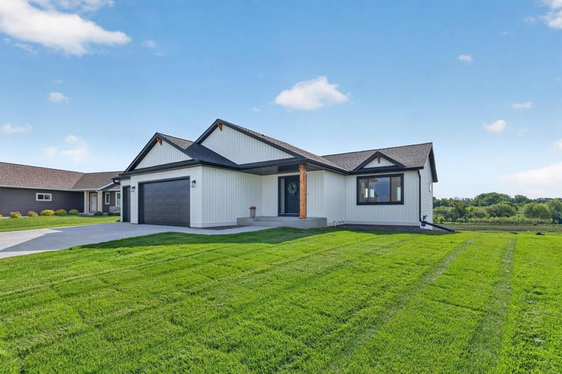 915 7th Ave, Wanamingo, MN 55983