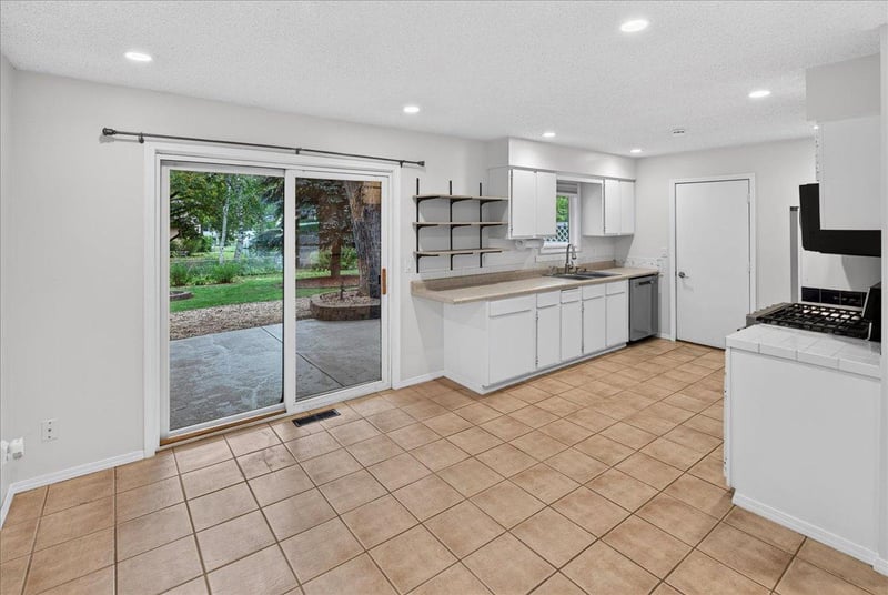 10204 Valley Forge Ln N, Maple Grove, MN 55369