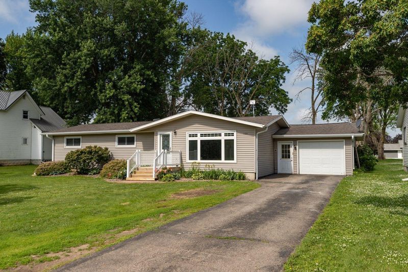 409 3rd St NE, Grand Meadow, MN 55936