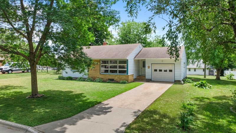 711 Elm Ave, Gaylord, MN 55334