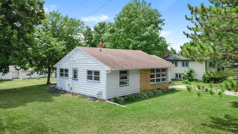 711 Elm Ave, Gaylord, MN 55334