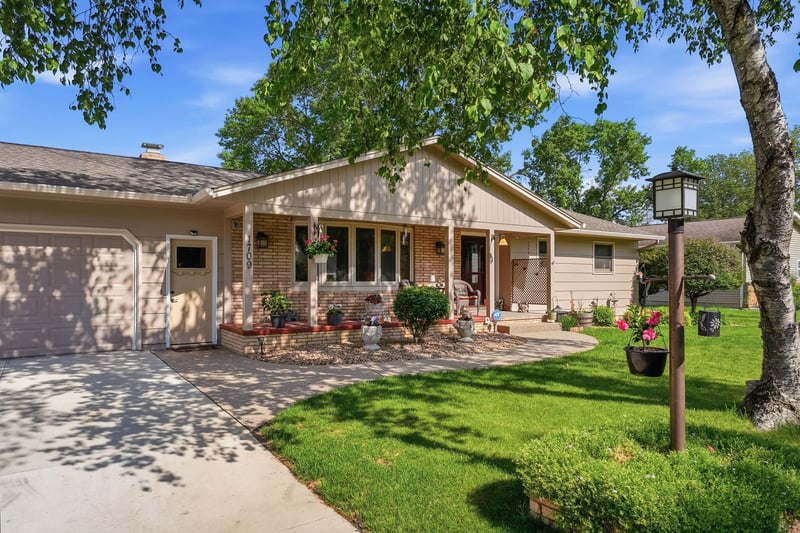 1709 6th St SW, Willmar, MN 56201