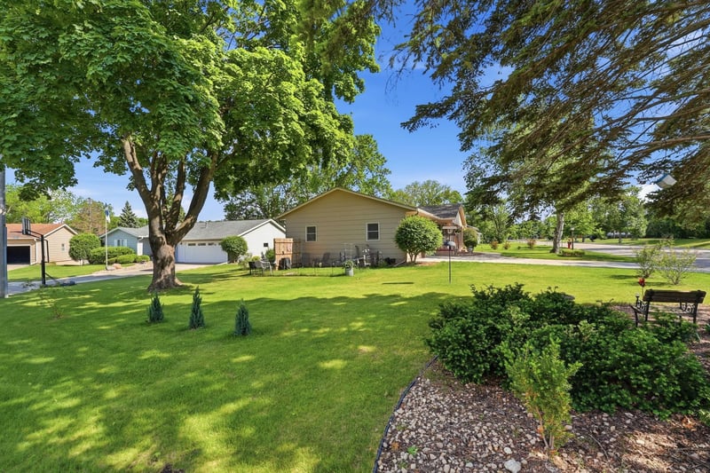 1709 6th St SW, Willmar, MN 56201