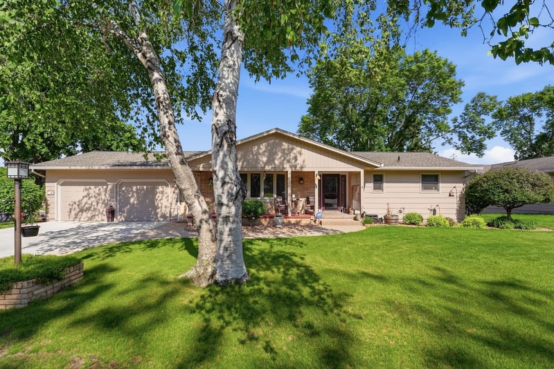 1709 6th St SW, Willmar, MN 56201