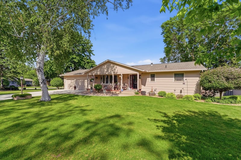 1709 6th St SW, Willmar, MN 56201