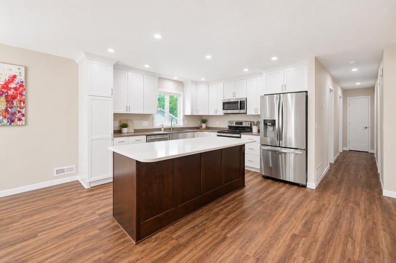 8009 W 104th St, Bloomington, MN 55438