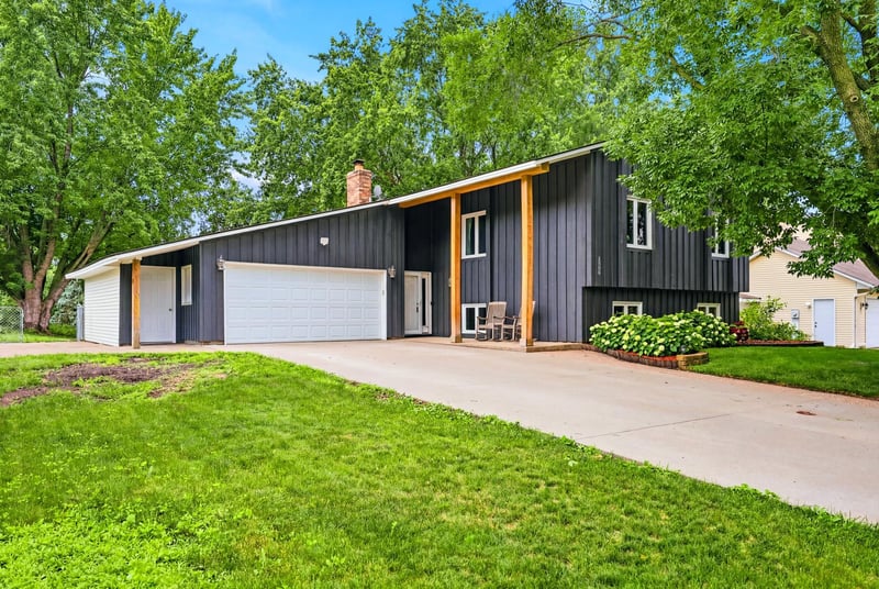 8009 W 104th St, Bloomington, MN 55438