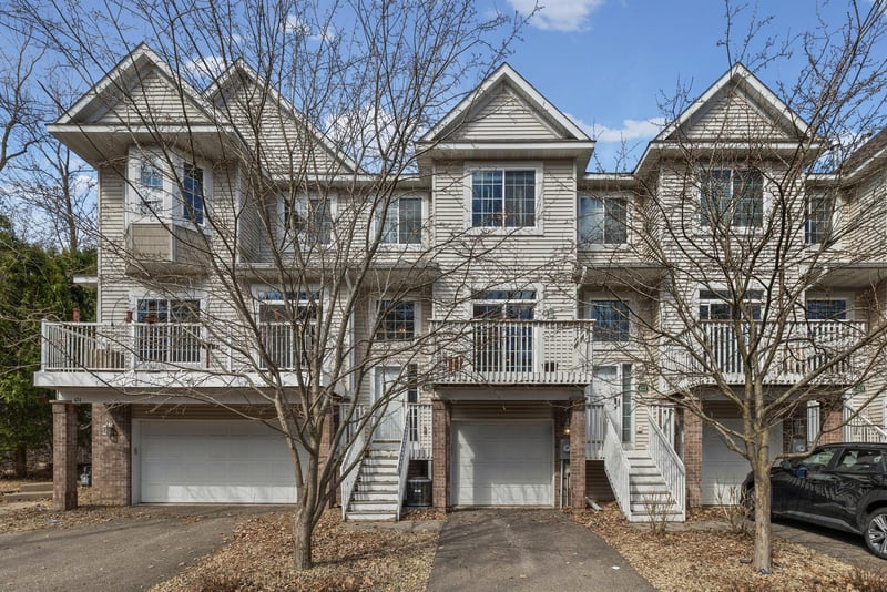 2320 Lower Afton Rd E #423, Maplewood, MN 55119