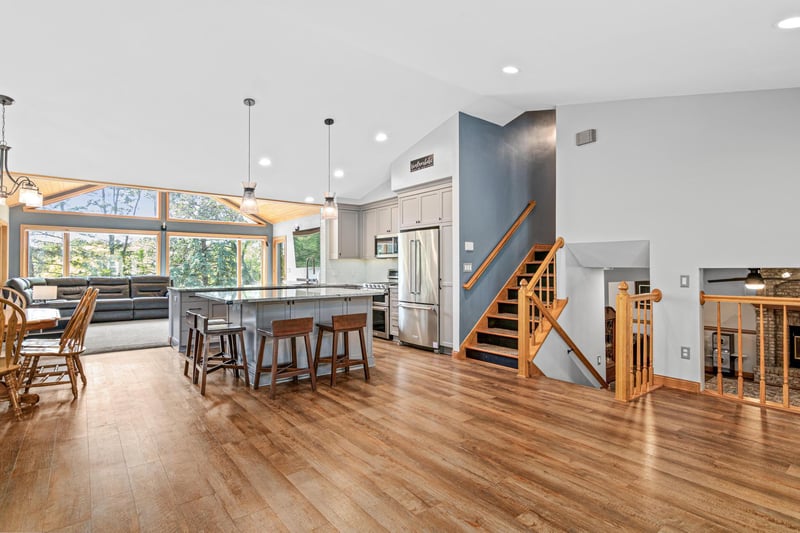 1570 Lakeview Curve, Eagan, MN 55122