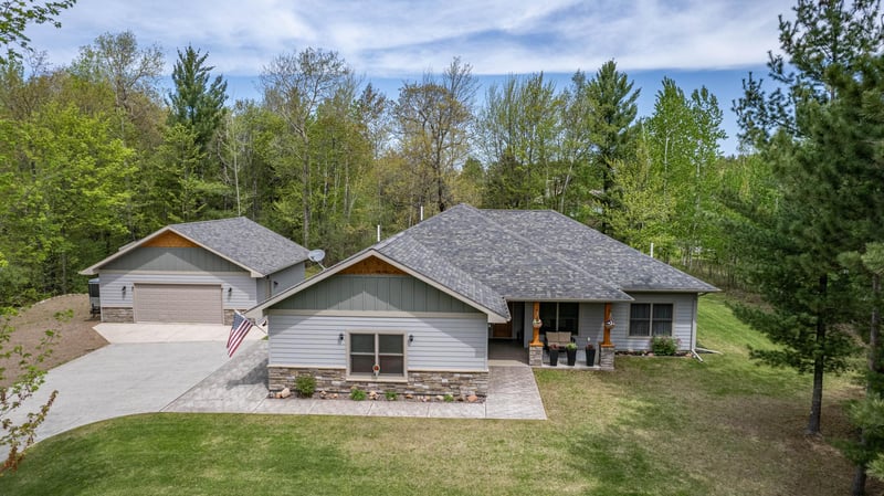 1105 W Taylor Ave, Cloquet, MN 55720
