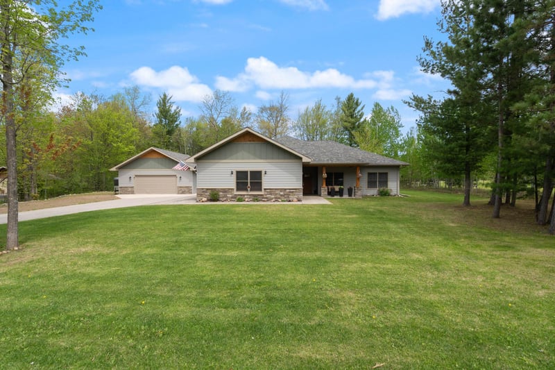1105 W Taylor Ave, Cloquet, MN 55720