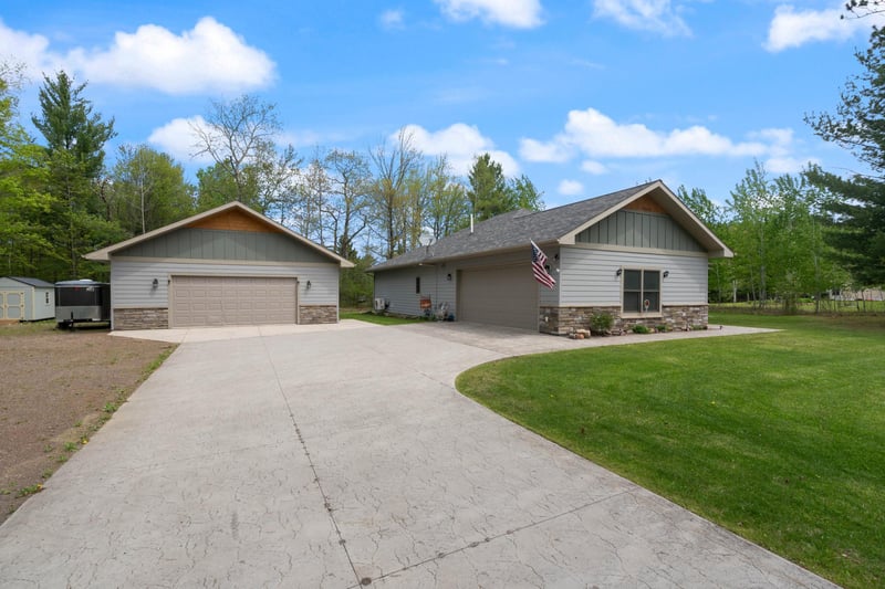1105 W Taylor Ave, Cloquet, MN 55720