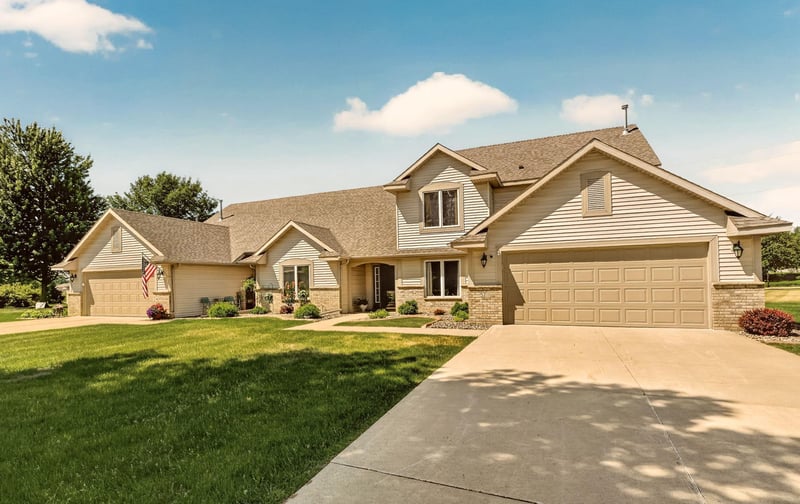5211 Gemstone Ln NW, Rochester, MN 55901