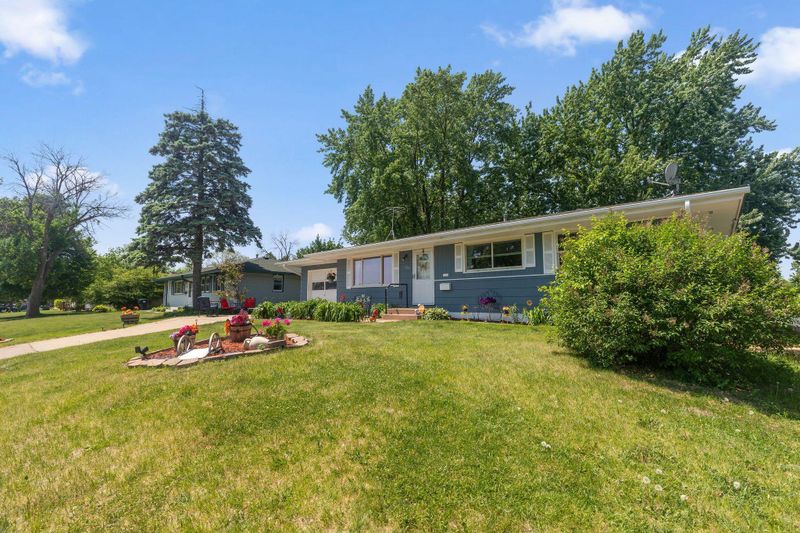 6280 7th St NE, Fridley, MN 55432