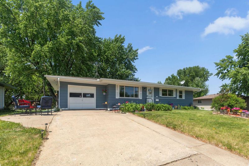 6280 7th St NE, Fridley, MN 55432
